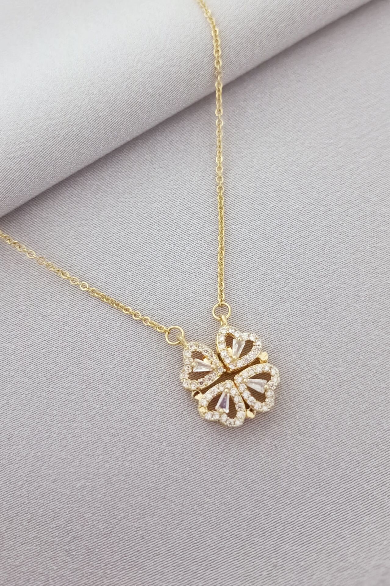 Çelik mıknatıslı kolye gold