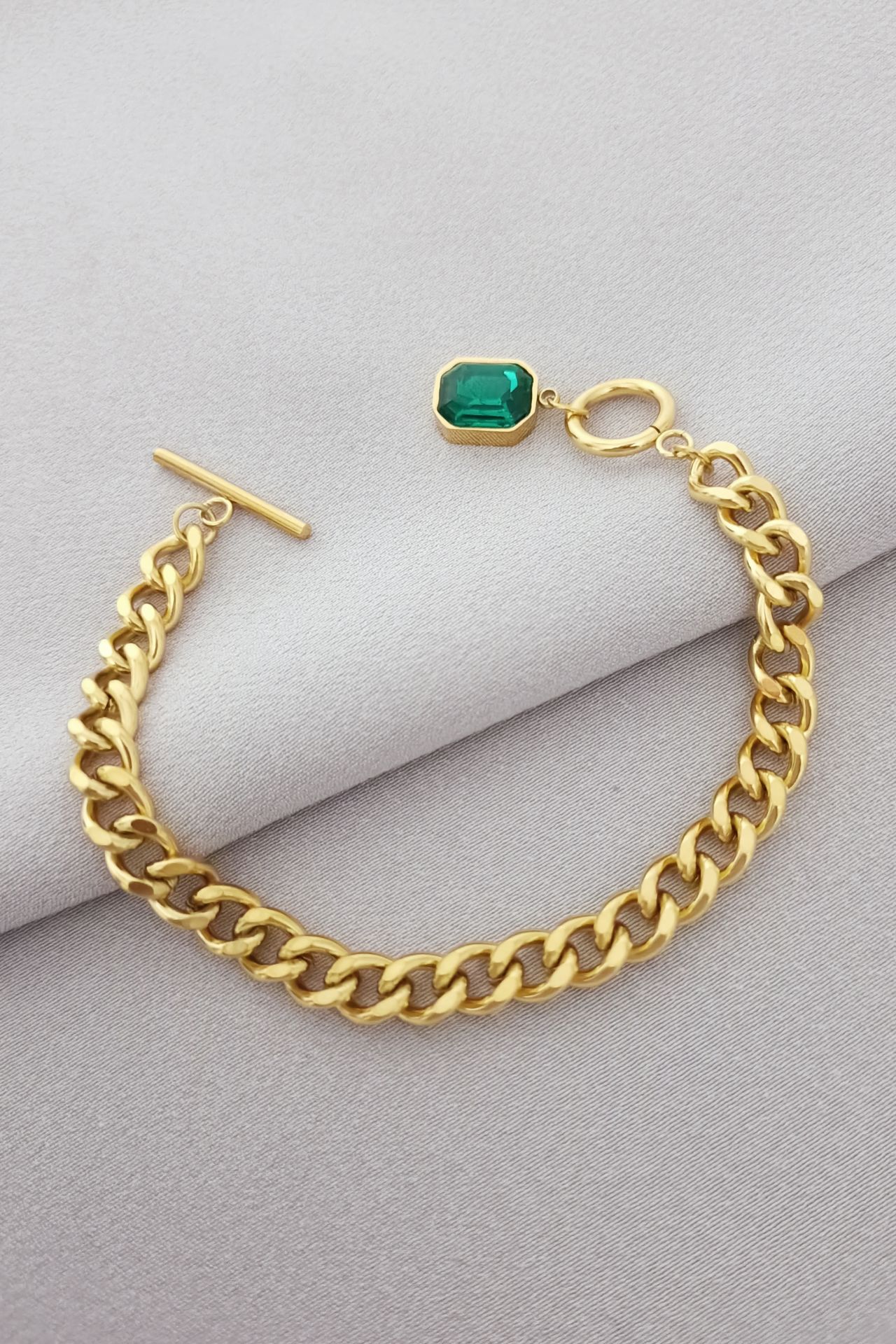 Çelik yeşil taşlı bileklik gold