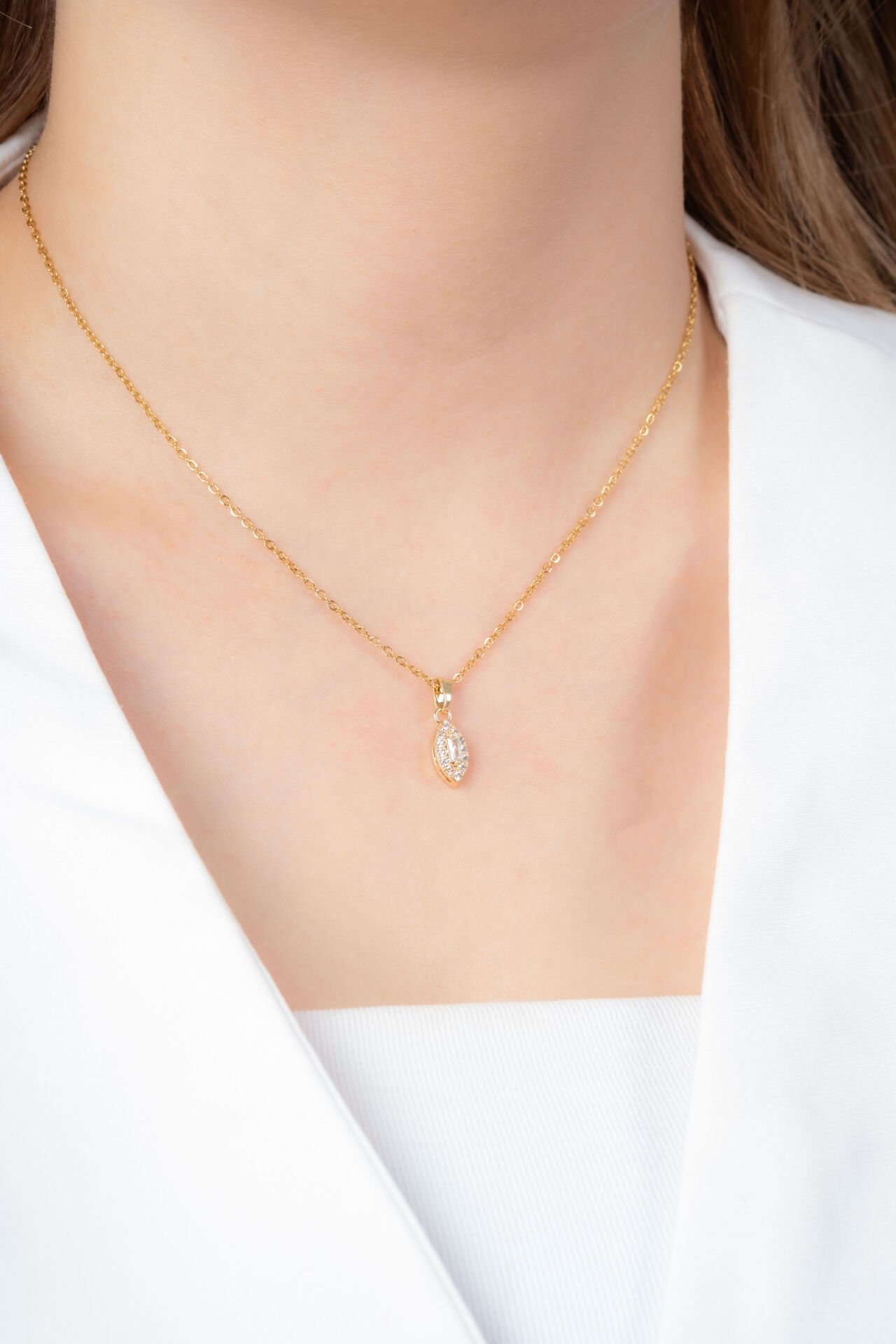 Gold Oval Taş Detaylı Kolye