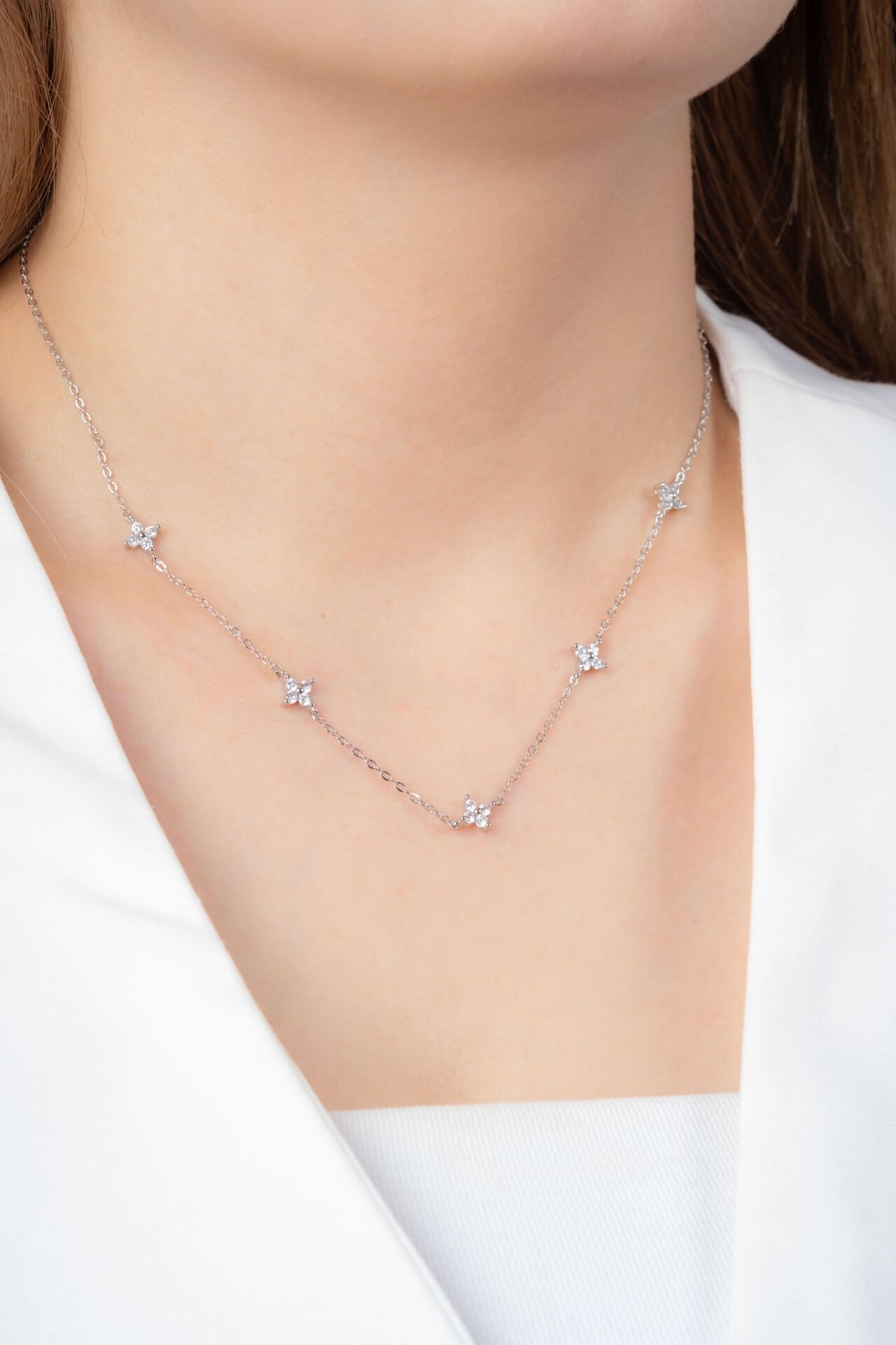 Silver Minimal Çiçek Detaylı Kolye