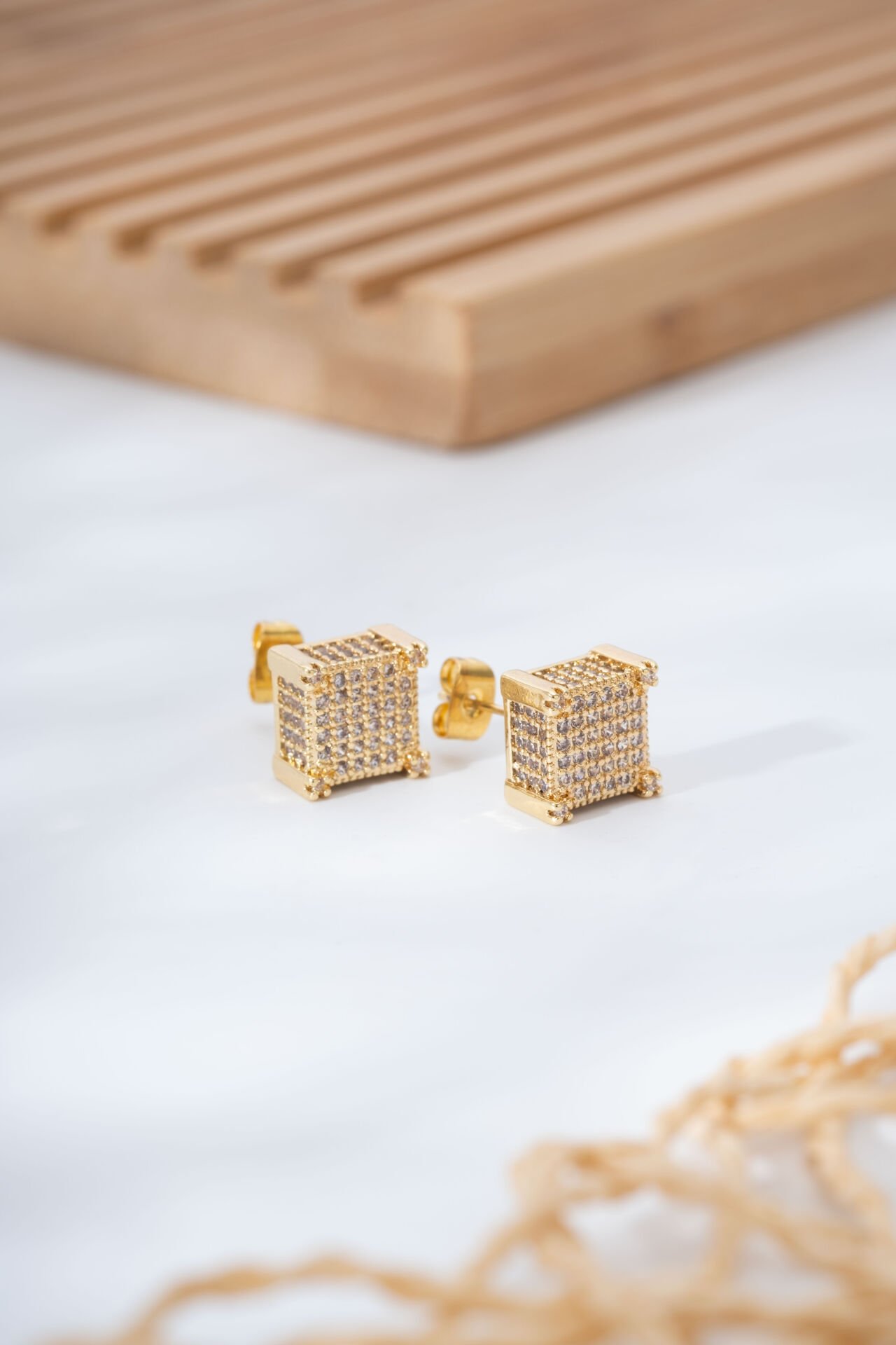 Gold Zirkon Taşlı Küp Küpe