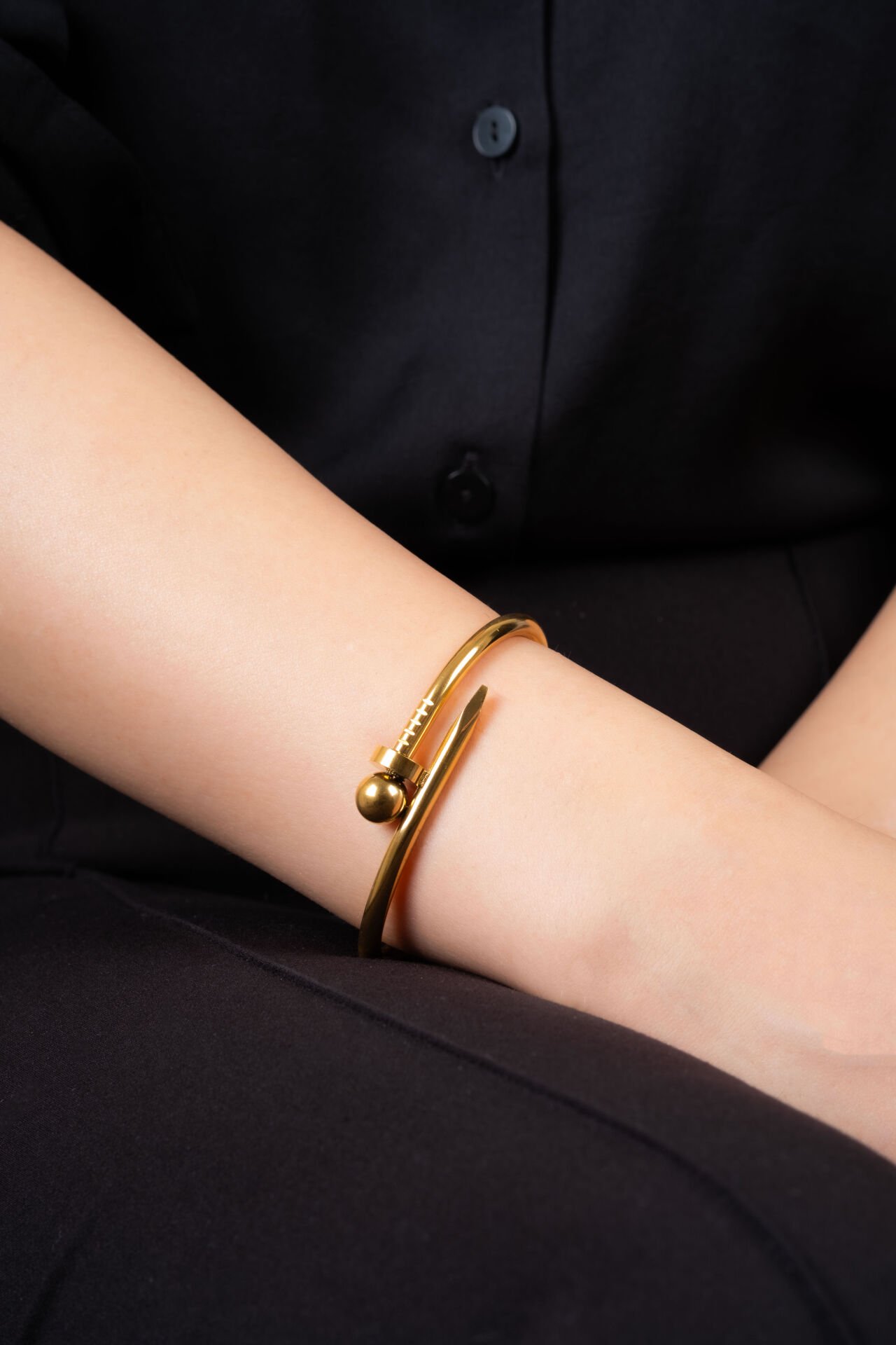 Gold Top Detaylı Çivi Bileklik