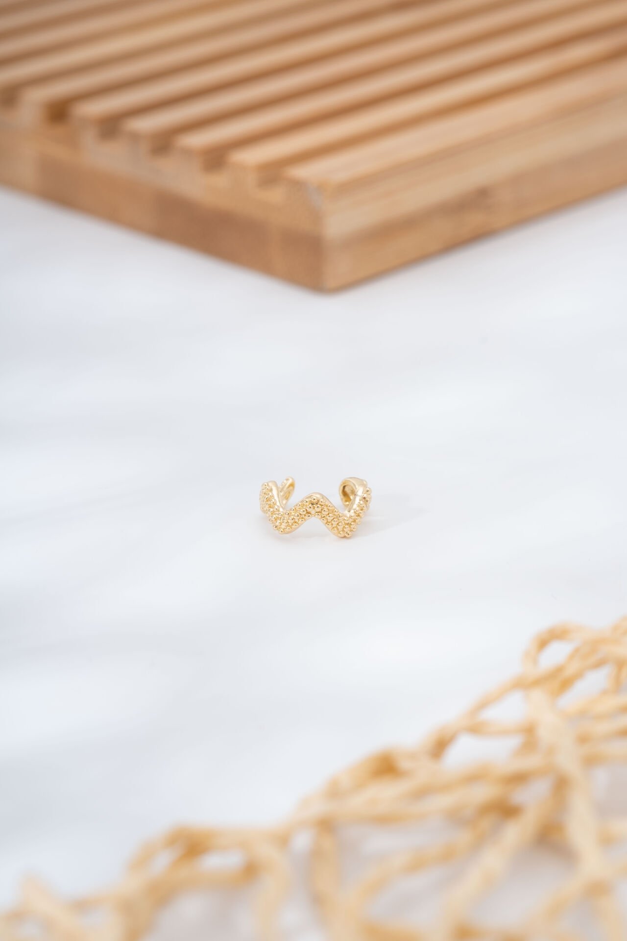 Gold Zikzak Kıkırdak Küpe