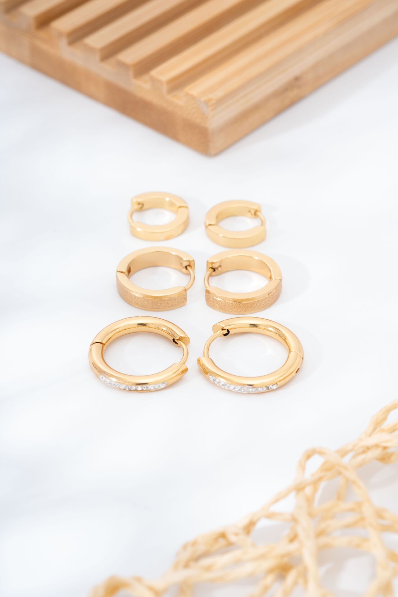 Gold Taşlı Halka Küpe Seti