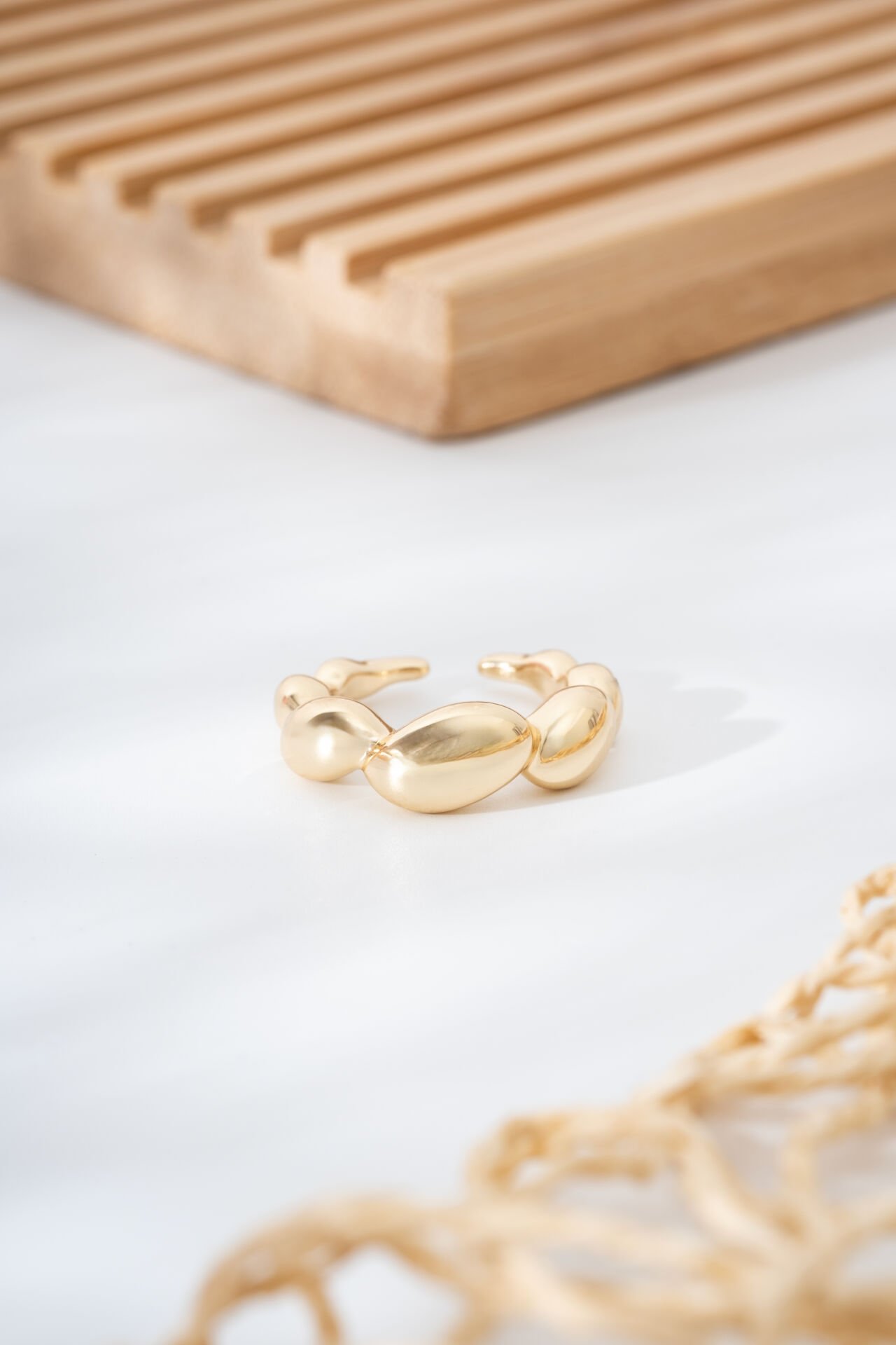 Altın Sarısı Oval Formlu Modern Kadın Çelik Yüzük