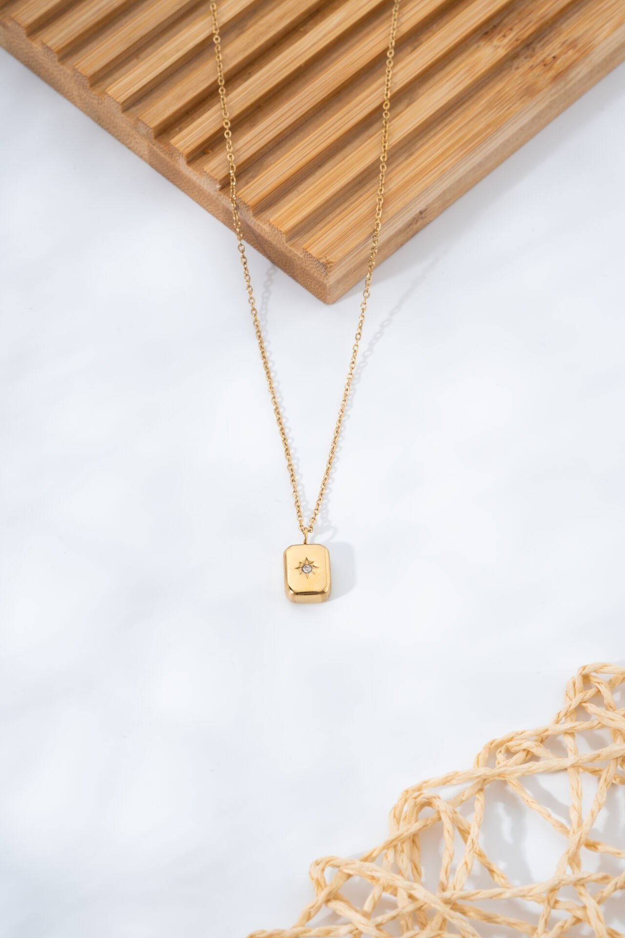 Gold Blok Taşlı Vintage Kolye