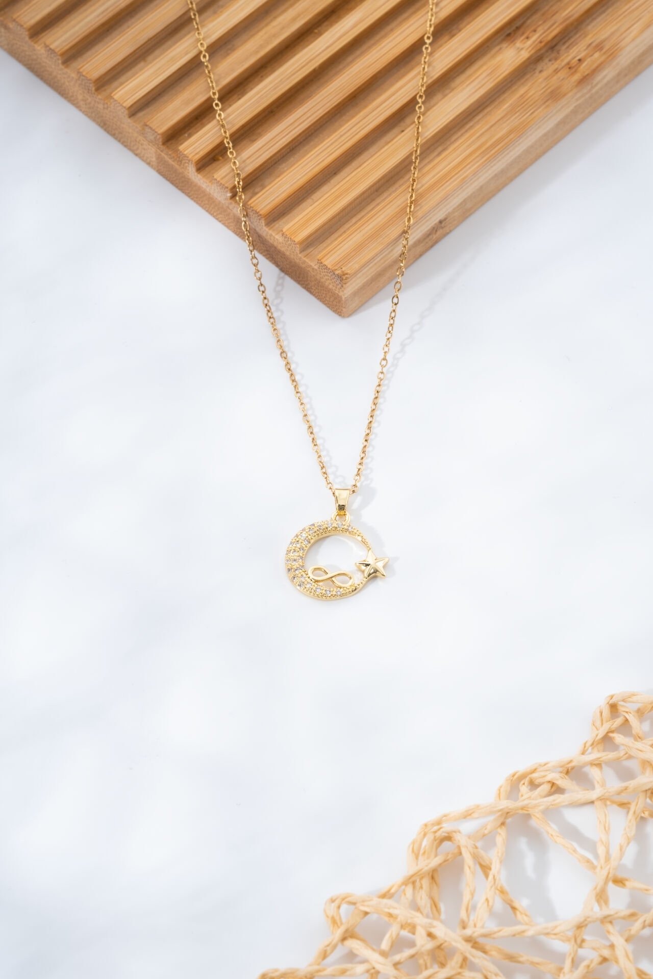 Gold Hilal Yıldız ve Sonsuzluk Sembollü Kolye