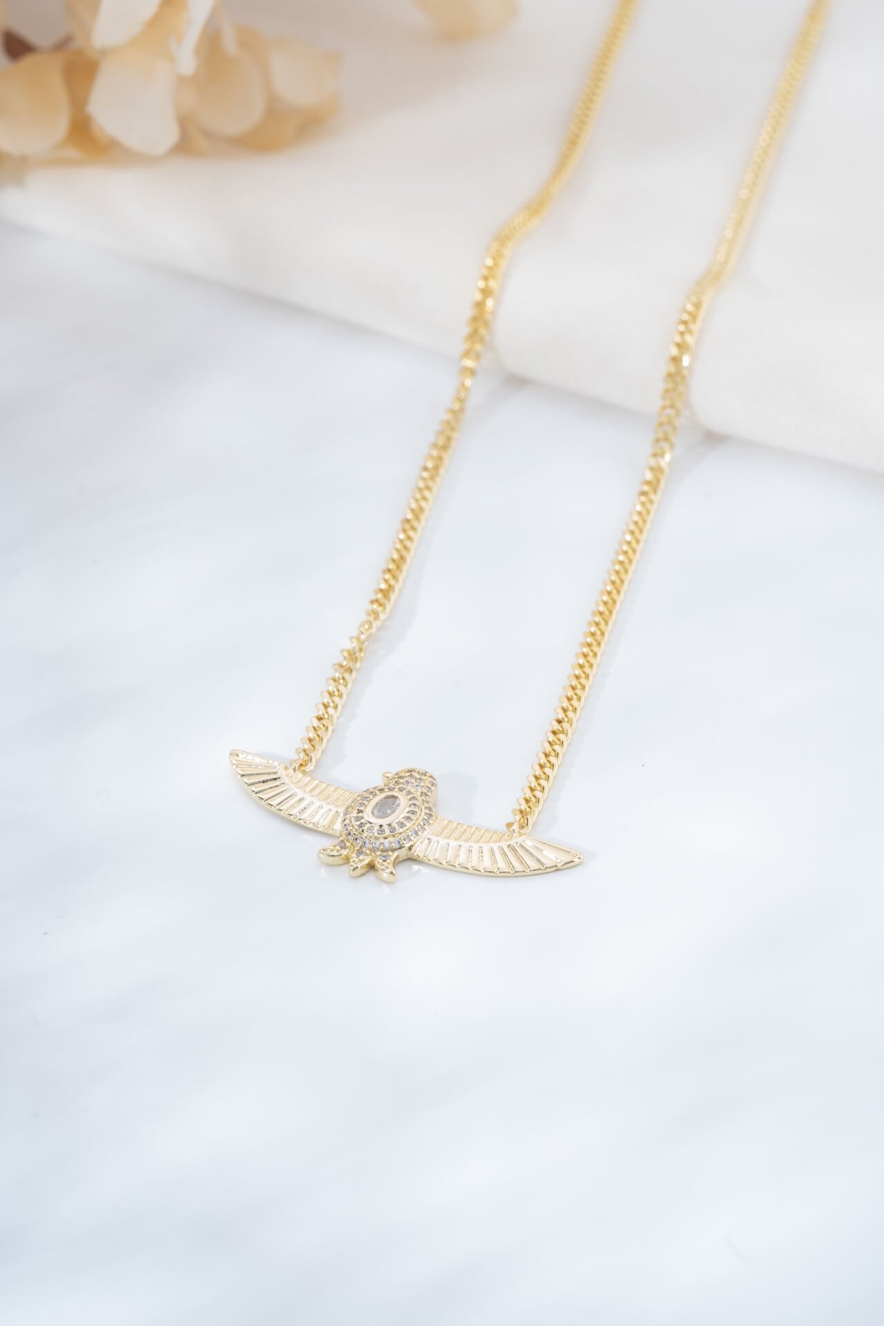 Gold Taşlı Kartal Figürlü Kolye