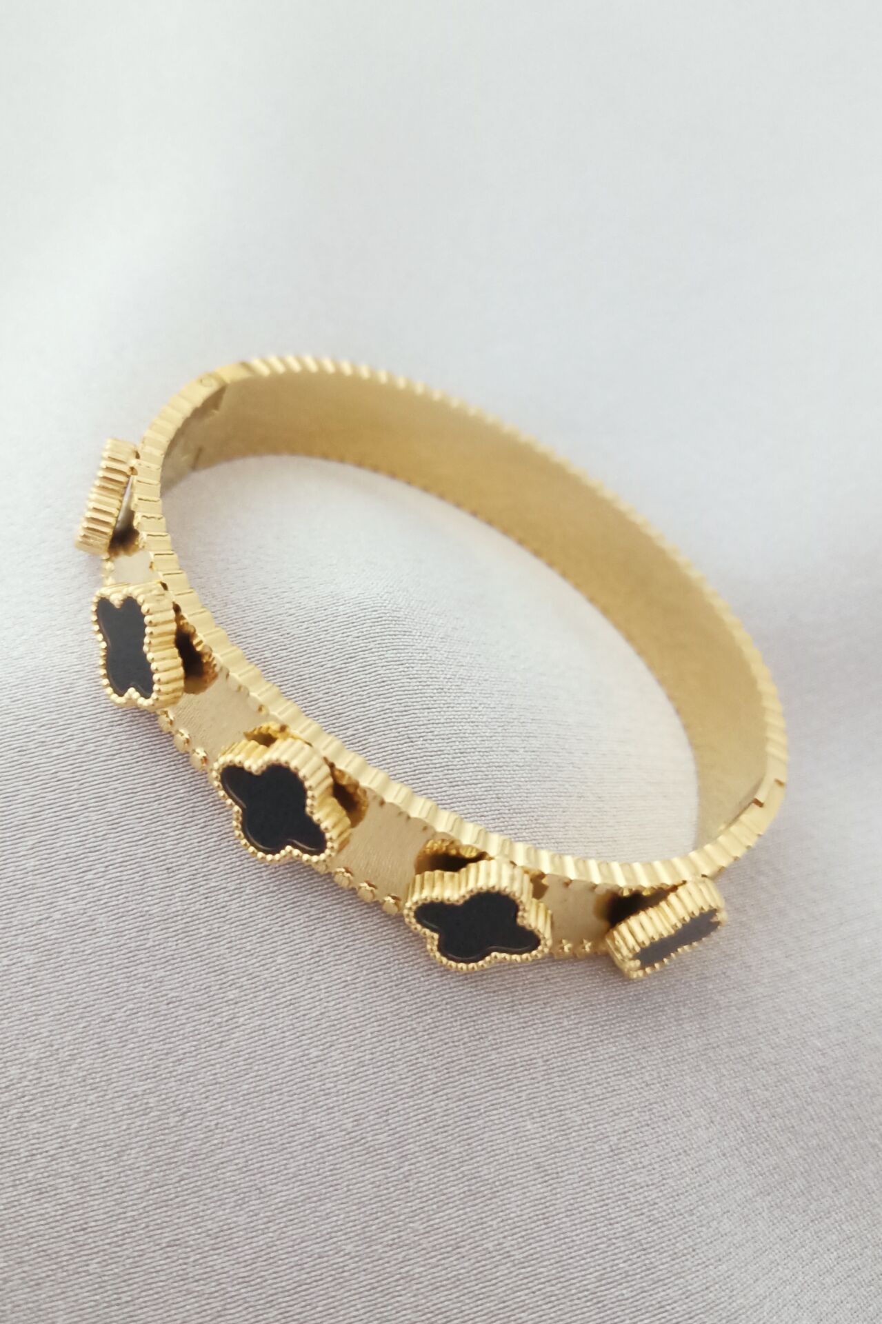 Çelik van cleef kelepçe bileklik