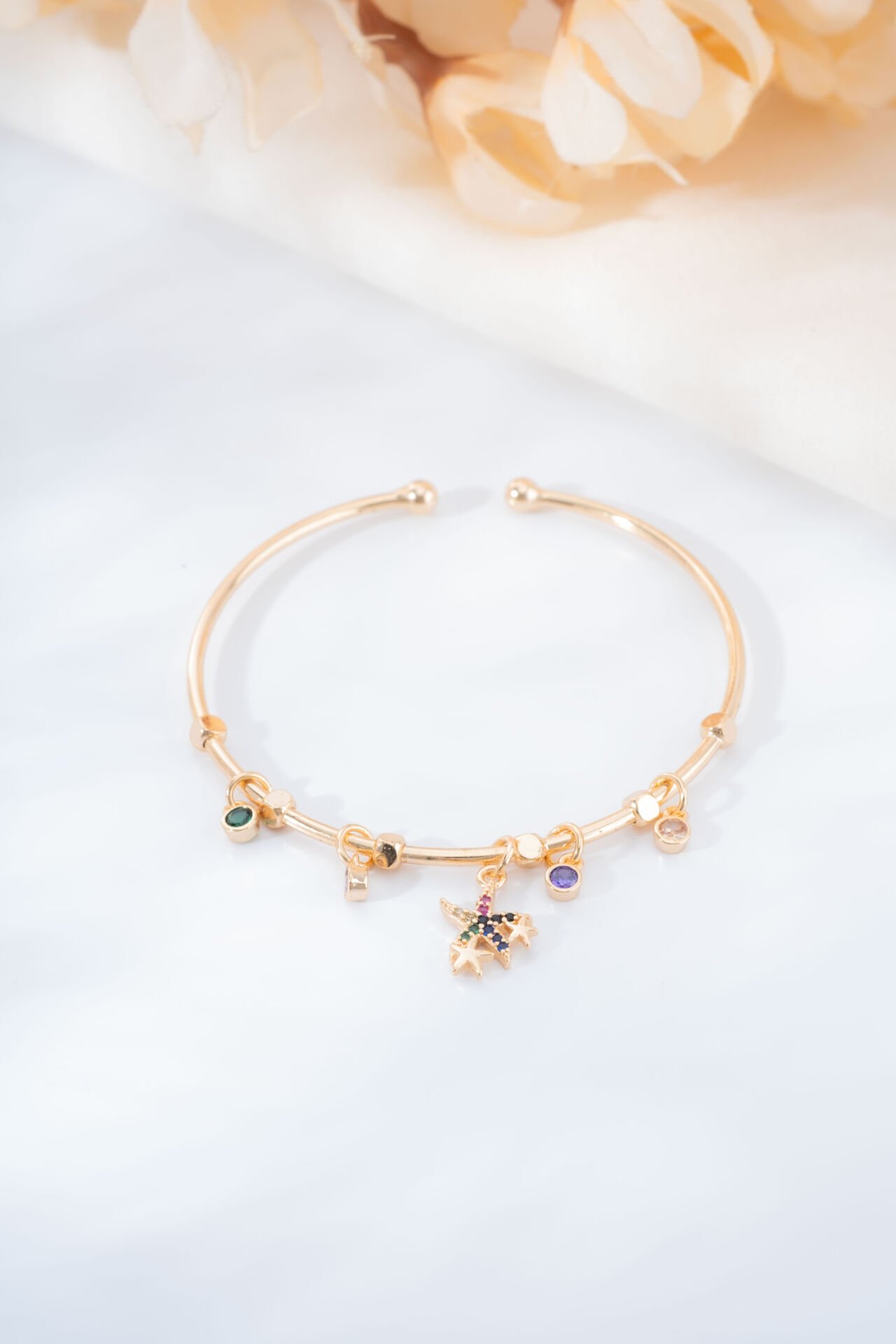Gold Renkli Yıldız Charm Bileklik