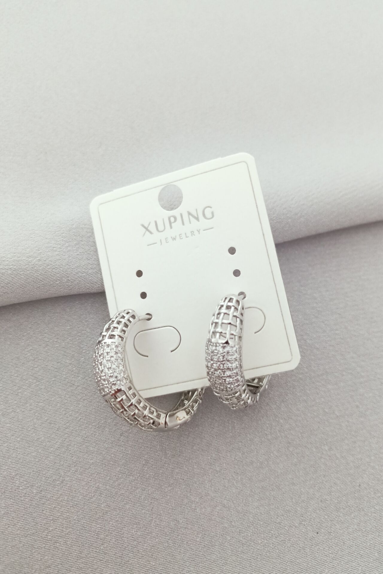 Xuping taşlı gümüş renk küpe
