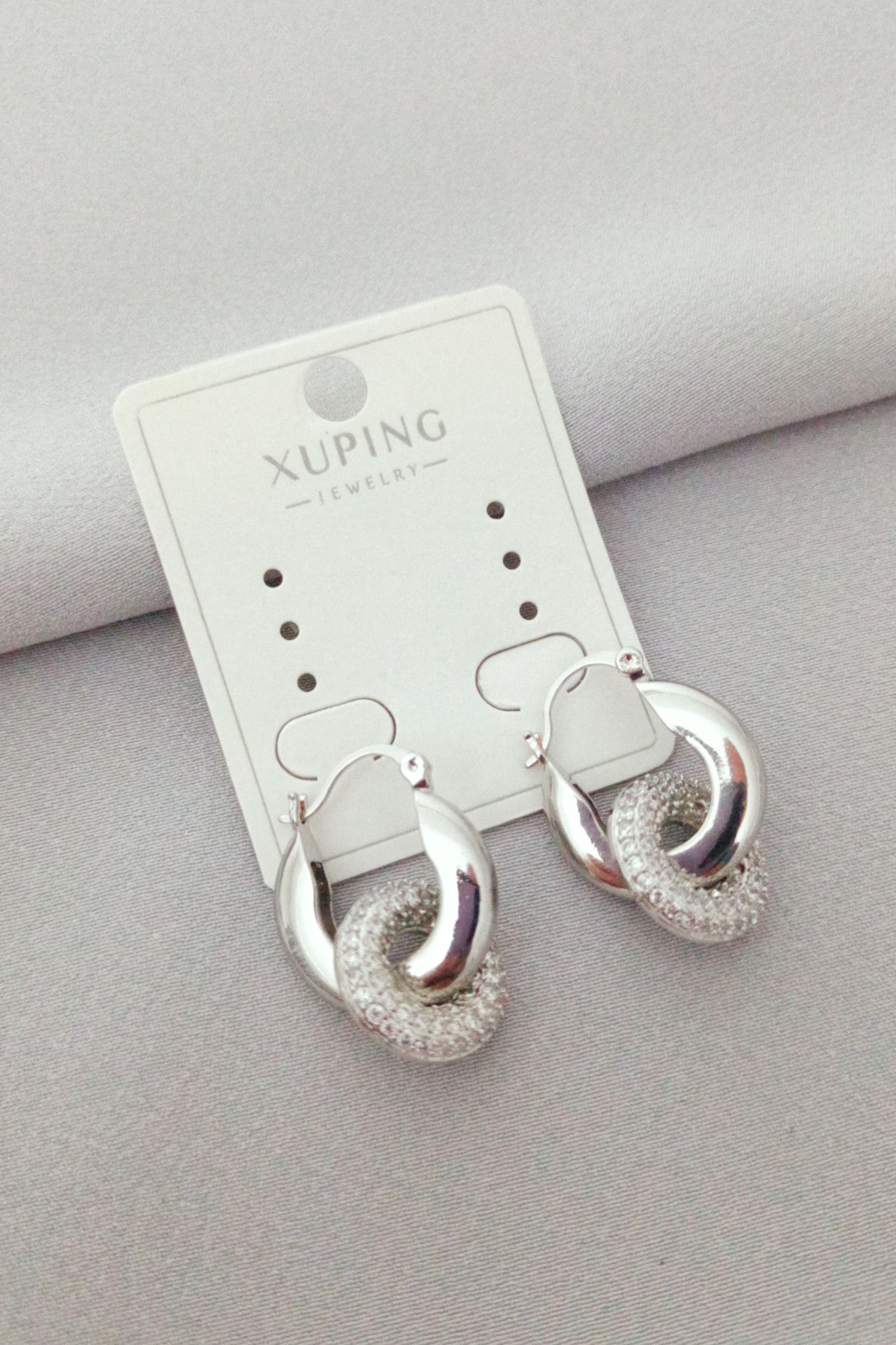 Xuping taşlı gümüş renk küpe