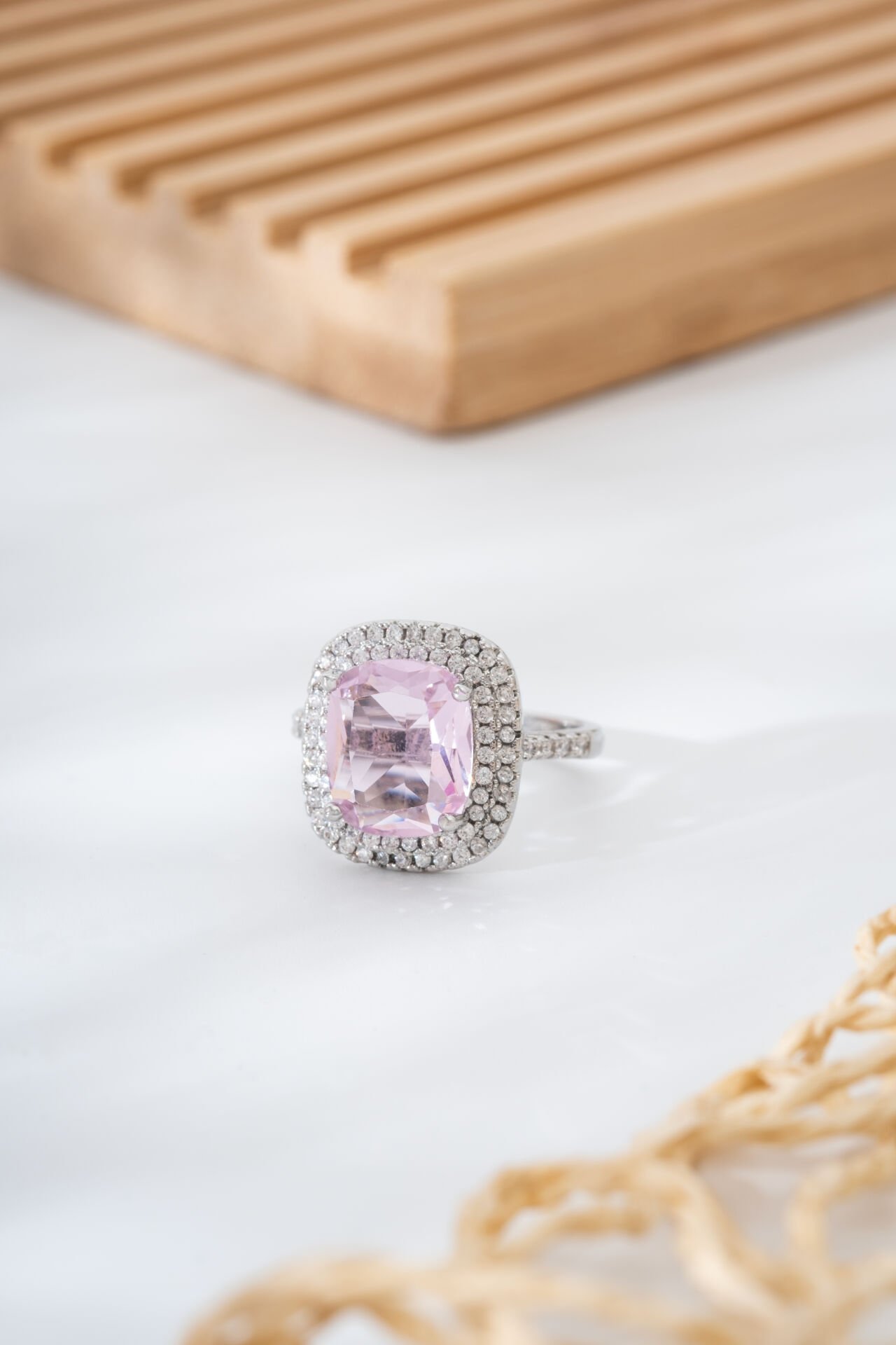 Çelik Pembe Taşlı Yüzük 8 Numara