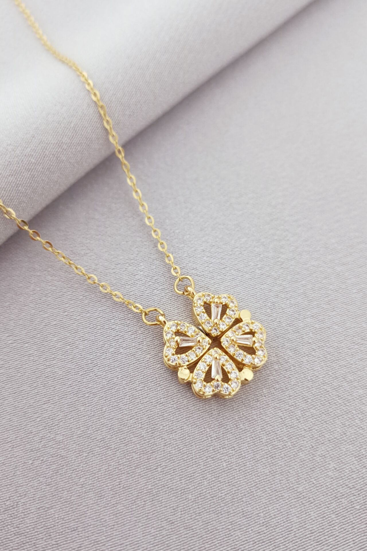 Mıknatıslı çelik kolye gold