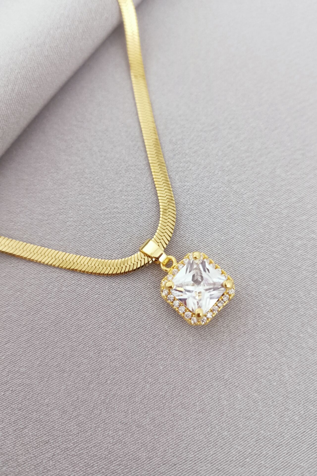 Baget taşlı kolye gold