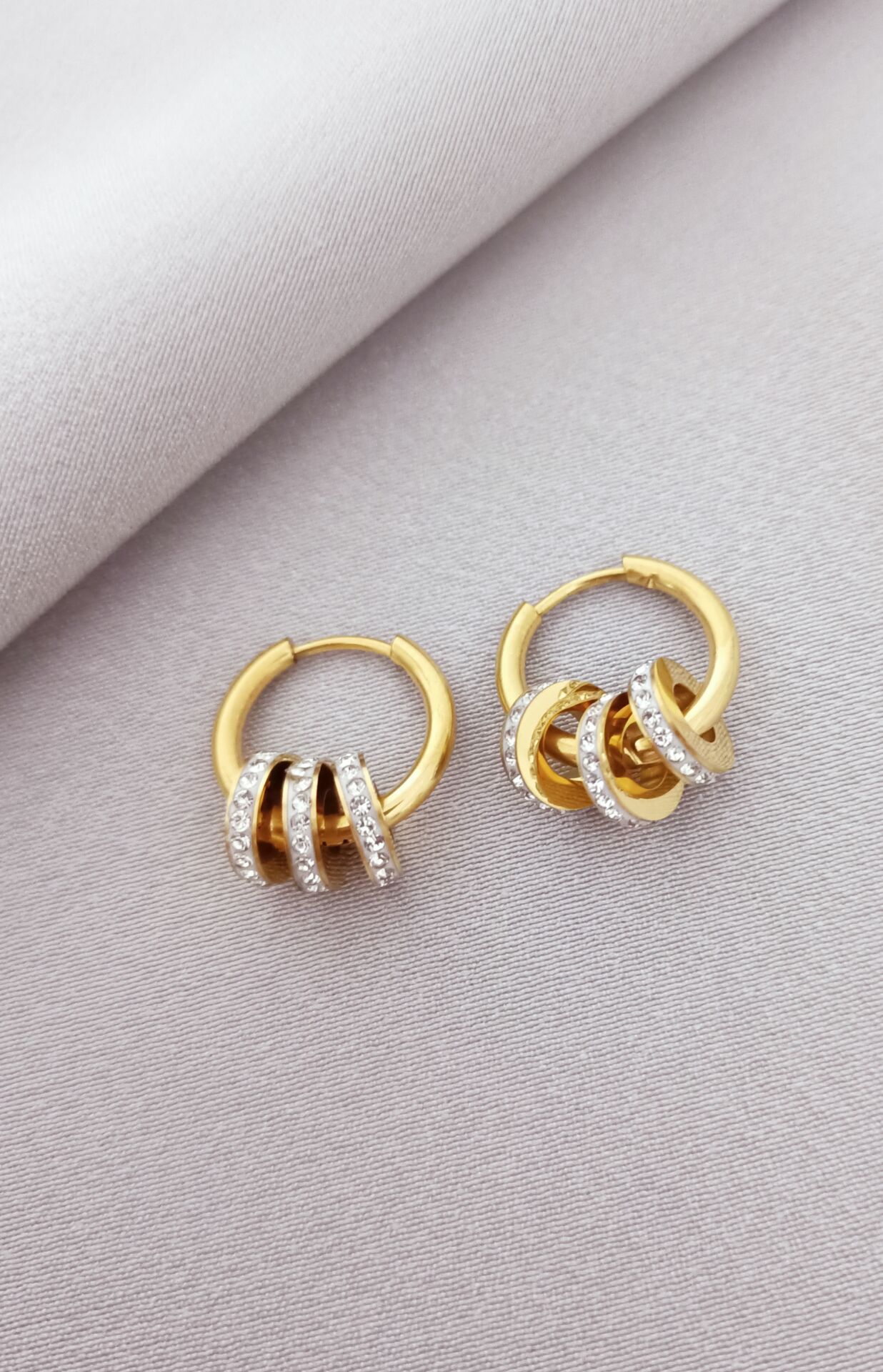 Çelik taşlı silindir gold küpe