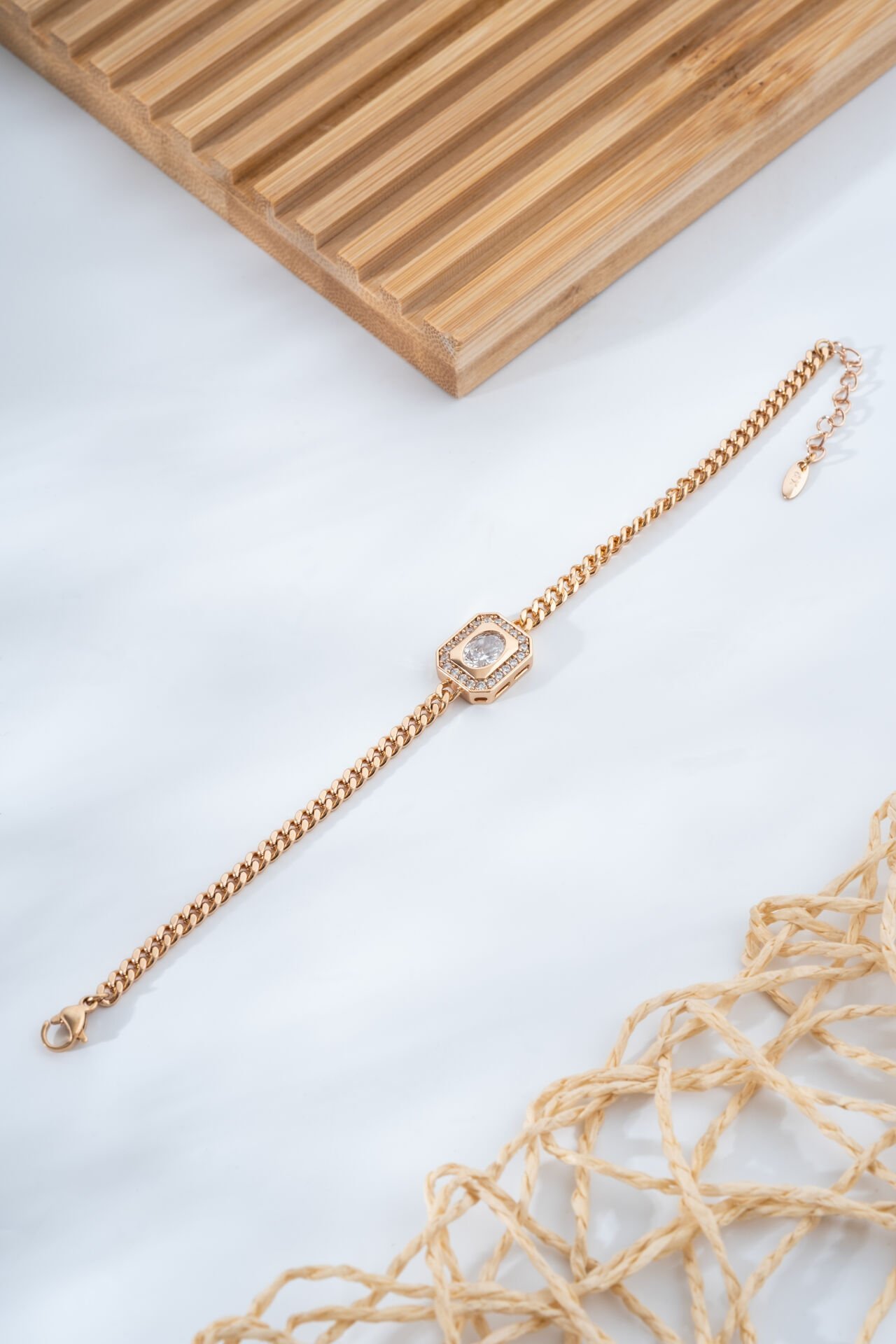 Rose Renk Oval Taş Detaylı Bileklik