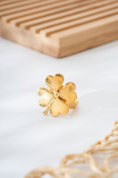 Yonca Figürlü Çelik Yüzük