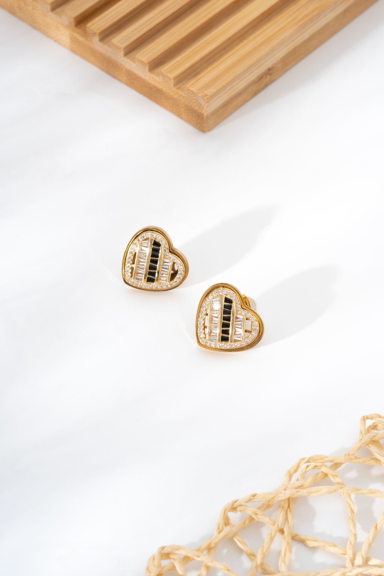 Kalp Desenli Çelik Küpe