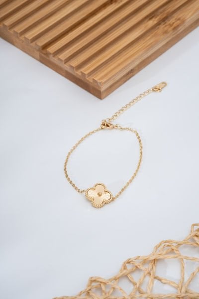 Minimal Çiçek Desenli Çelik Bileklik