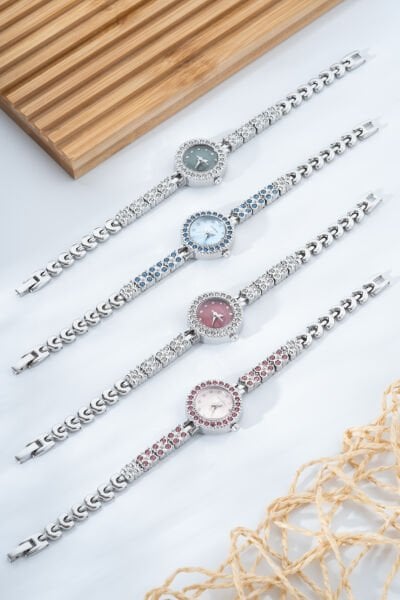 Gümüş Renk Taş İşlemeli Renkli Kadranlı Kol Saati