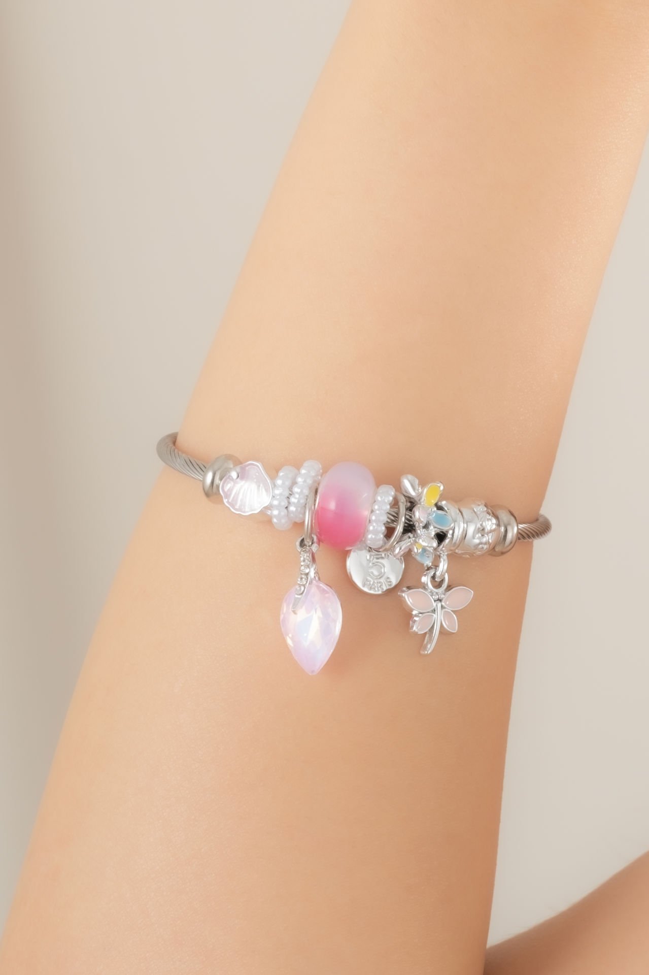 Kelebek ve Deniz Kabuğu Figürlü Çelik Pandora