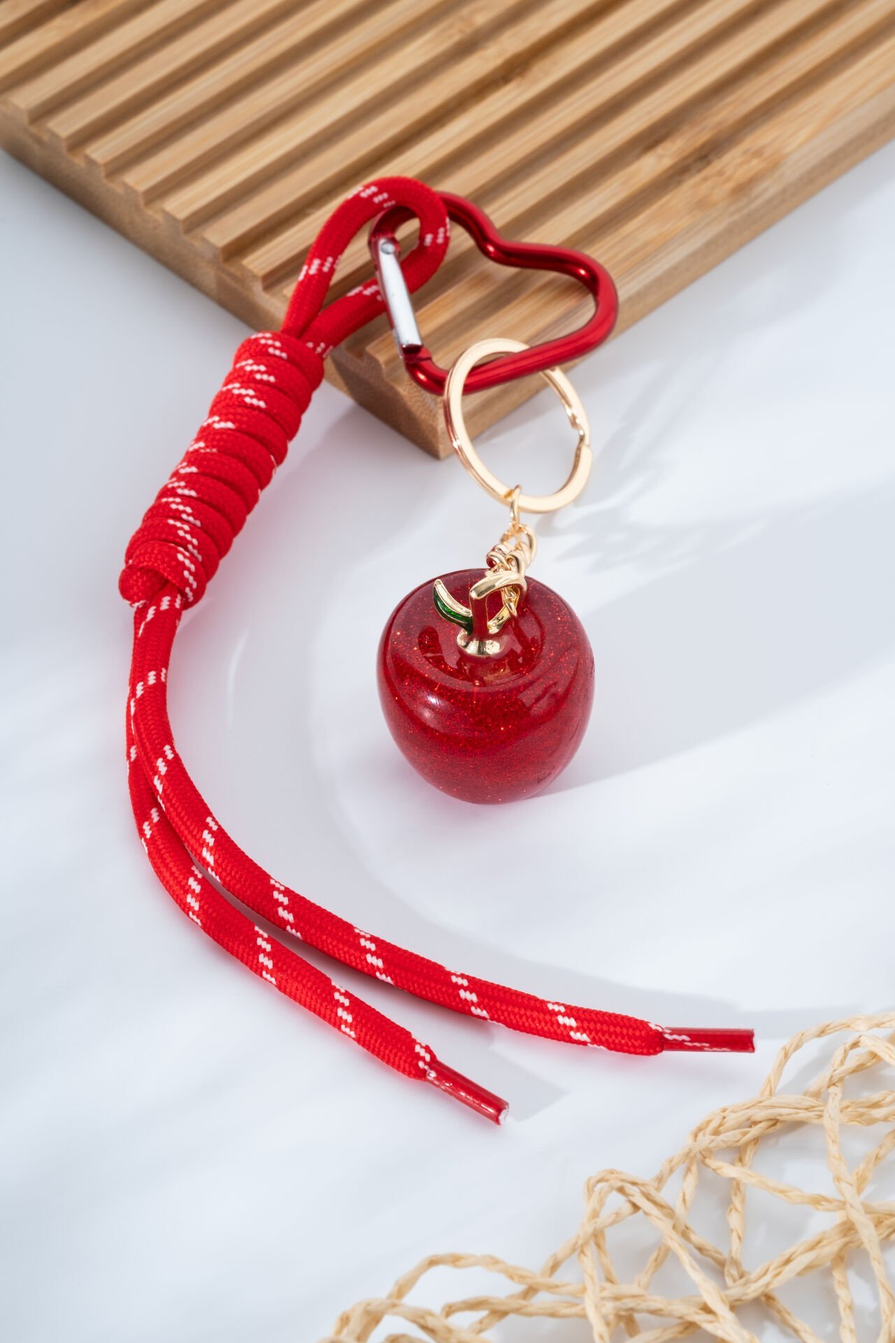 Kırmızı Elma Figürlü Kalp Tokalı Çanta Ve Anahtarlık Charm'ı
