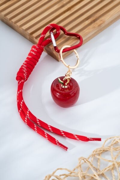 Kırmızı Elma Figürlü Kalp Tokalı Çanta Ve Anahtarlık Charm'ı