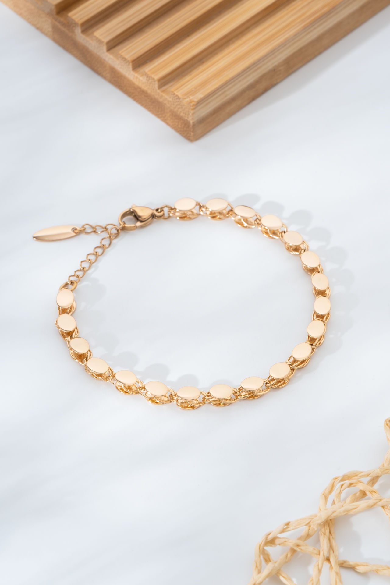 Oval Formlu Altın Sarısı Minimal Vıp Bileklik