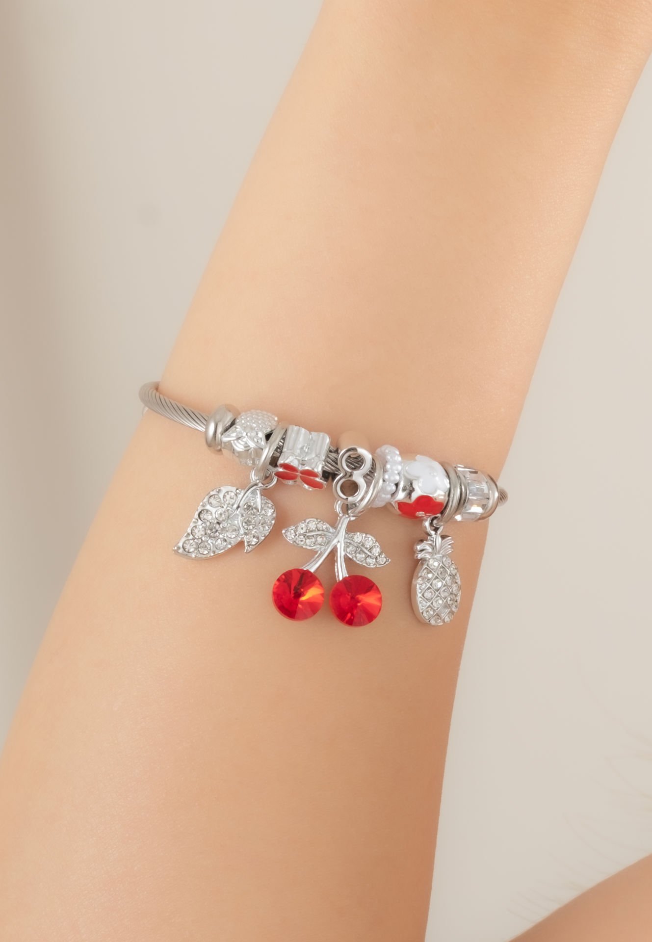 Çelik Pandora Kiraz ve Ananas Figürlü