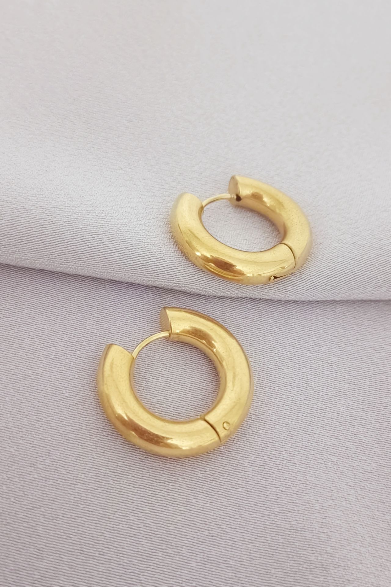 Çelik kalın boru halka küpe gold