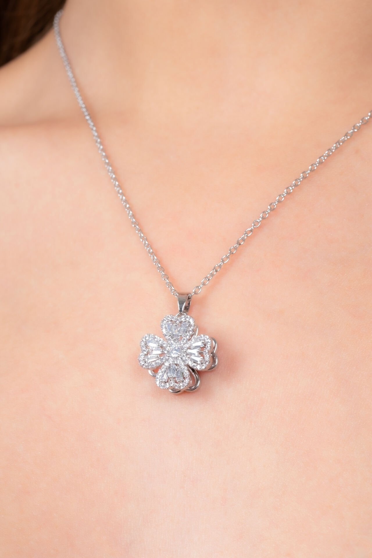 Silver Dönen Yonca VİP Kolye