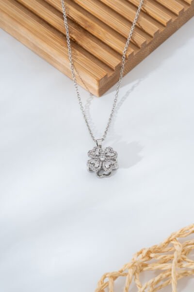 Silver Dönen Yonca VİP Kolye
