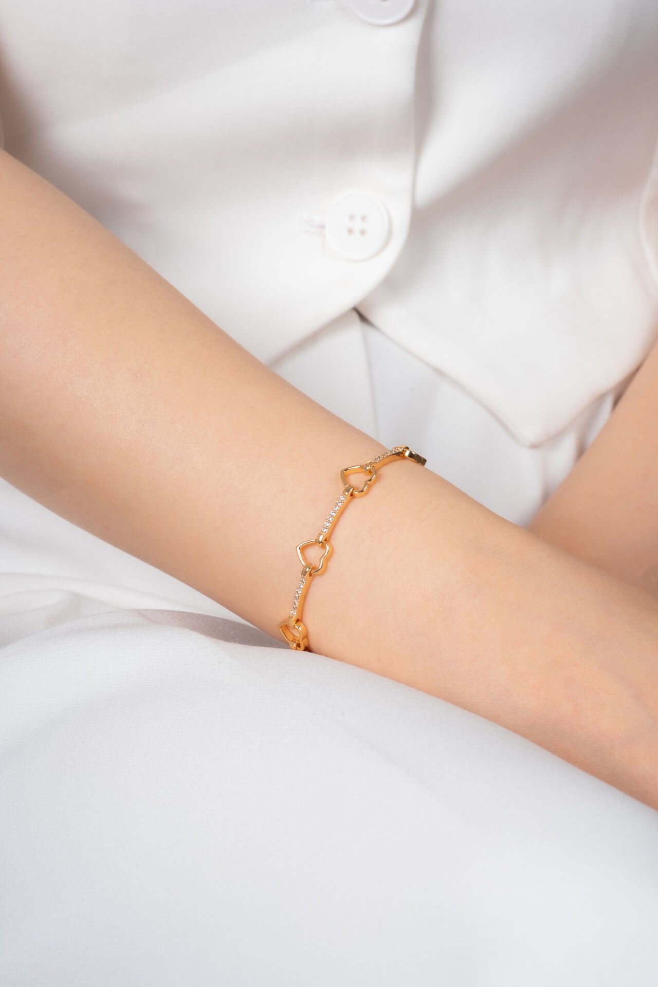 Altın Sarısı Kalpli Şık Vıp Bileklik