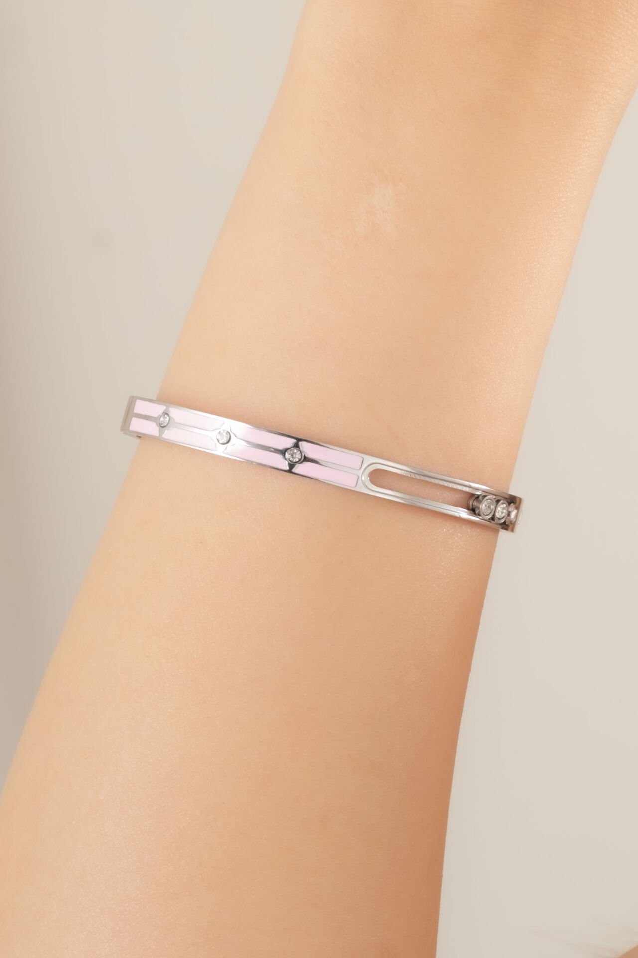 Pembe Şerit Detaylı Taşlı Bileklik