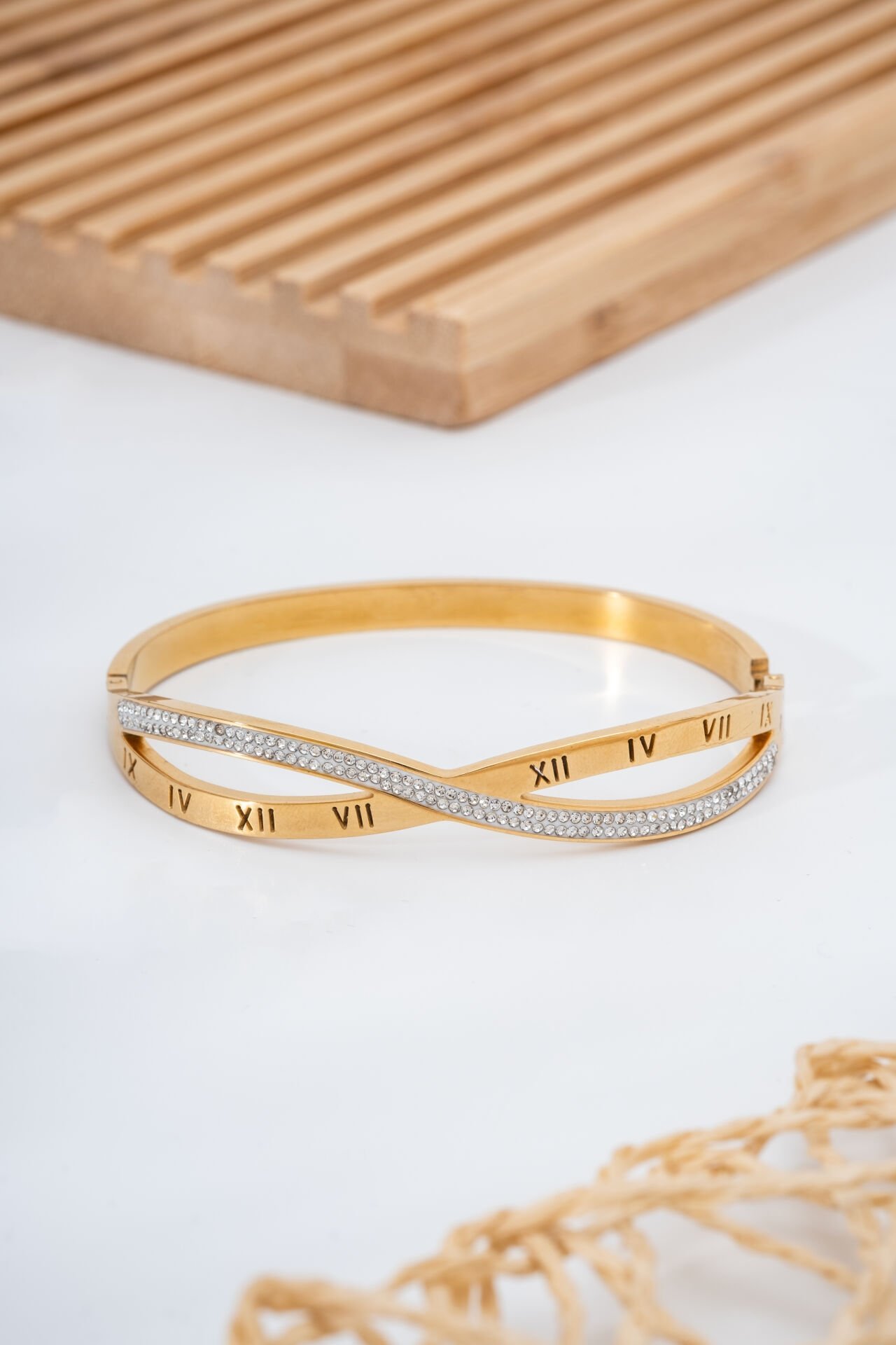 Sonsuzluk Modeli Roma Rakamlı Taşlı Bileklik