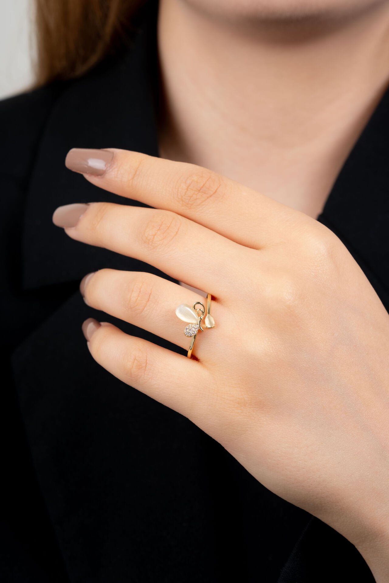 Altın Sarısı Kelebek Figürlü Taş Detaylı Yüzük