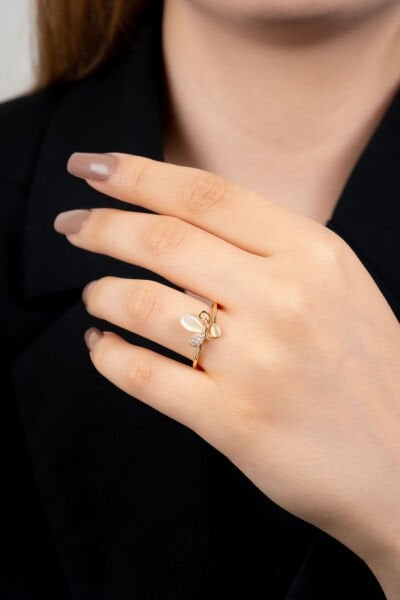 Altın Sarısı Kelebek Figürlü Taş Detaylı Yüzük