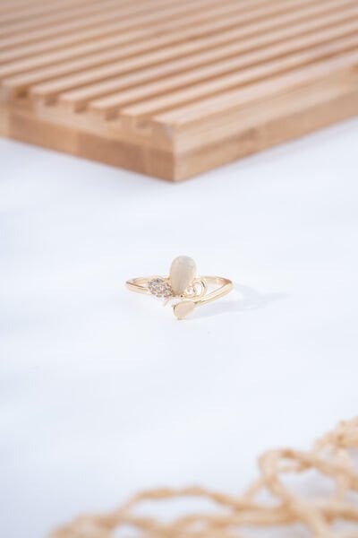 Altın Sarısı Kelebek Figürlü Taş Detaylı Yüzük