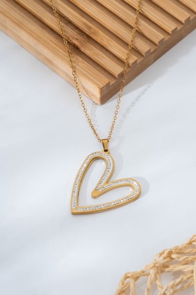 Çelik Kalpli ve Zirkon Taşlı Kolye