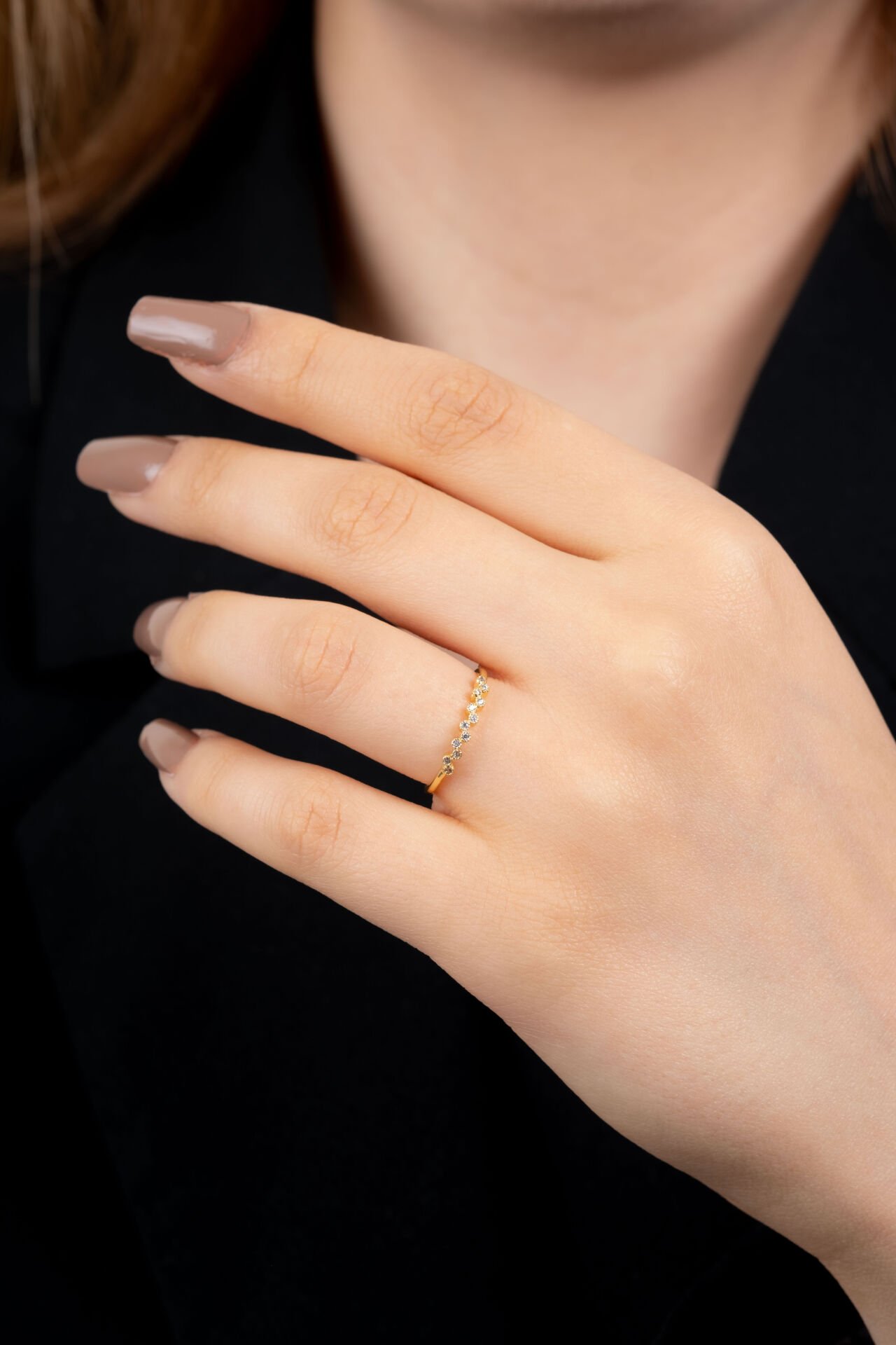 İnce Sıralı Taş Detaylı Yüzük