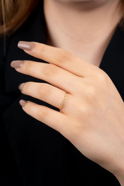 İnce Sıralı Taş Detaylı Yüzük