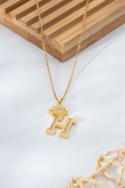 Taç Detaylı H Harfli Altın Renk VİP Kolye