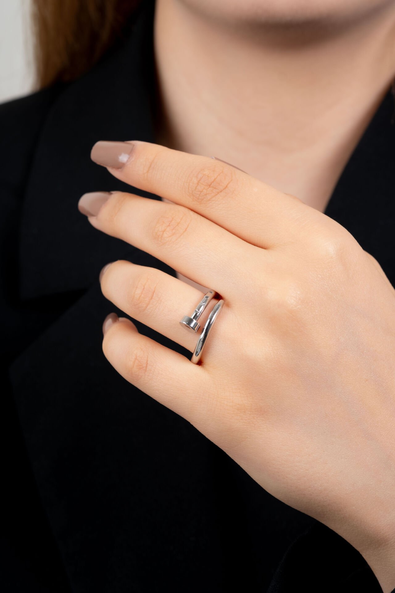 Gümüş Renk Çivi Formlu Yüzük