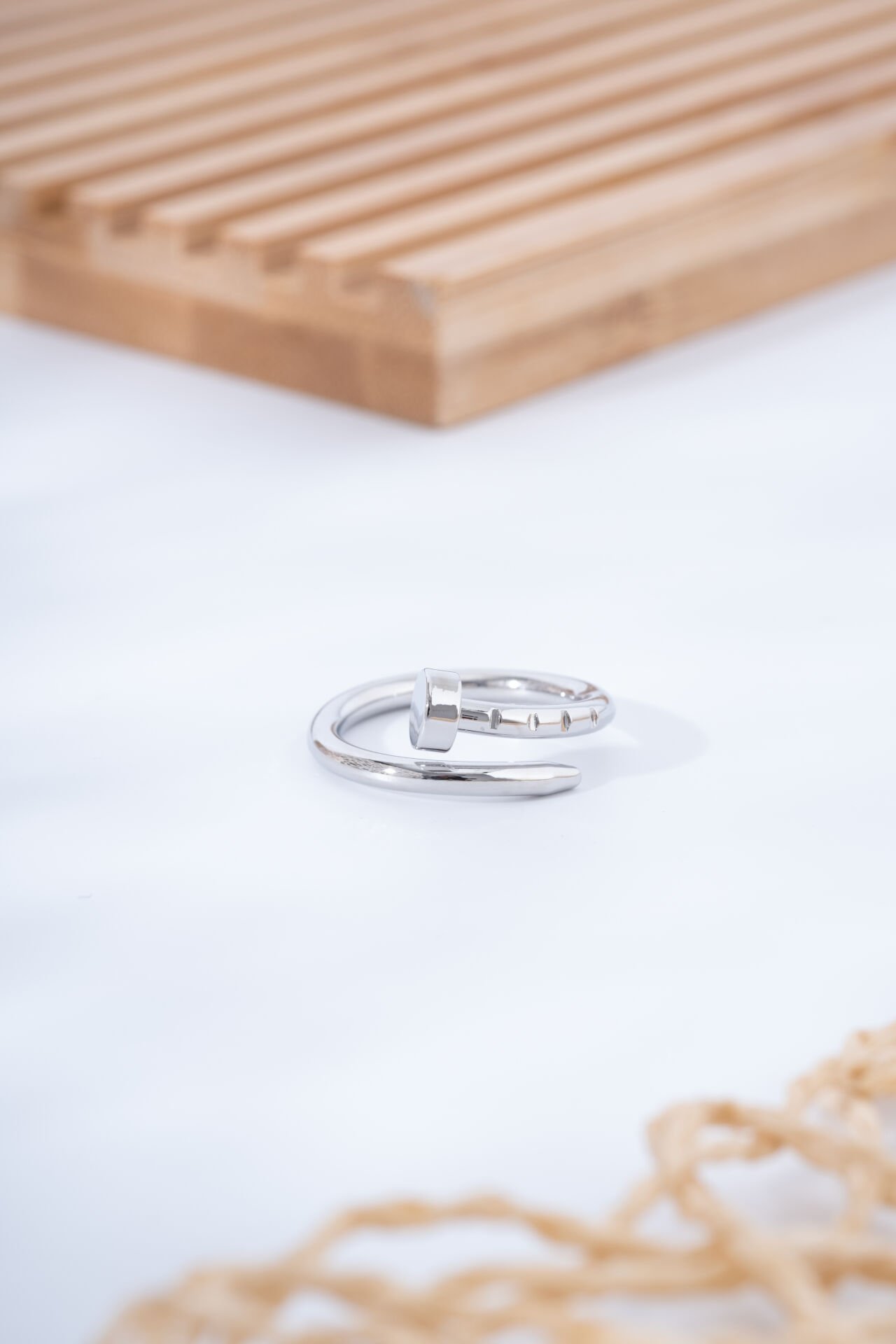 Gümüş Renk Çivi Formlu Yüzük