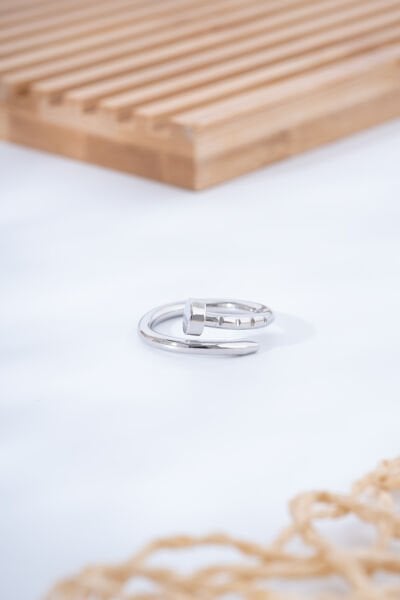 Gümüş Renk Çivi Formlu Yüzük