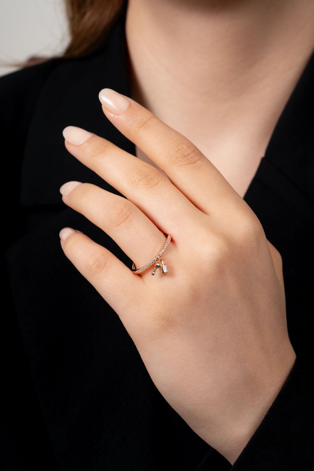 XUPING Anahtar ve Kilit Figürlü Sallantılı Altın Sarısı Kadın Yüzük