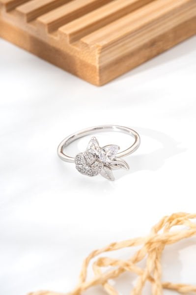 XUPING Çiçek ve Yaprak Detaylı Taş Süslemeli Gümüş Renk Kadın Yüzük