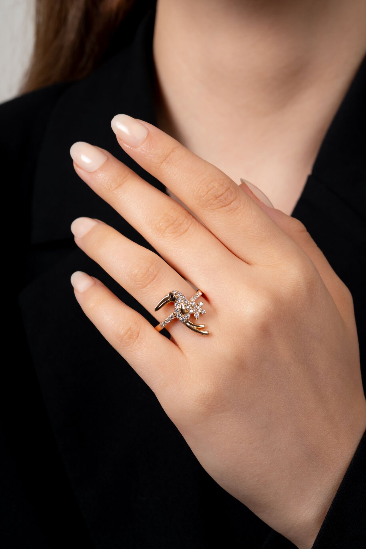 XUPING Kuş Figürlü Taş Detaylı Altın Sarısı Kadın Yüzük