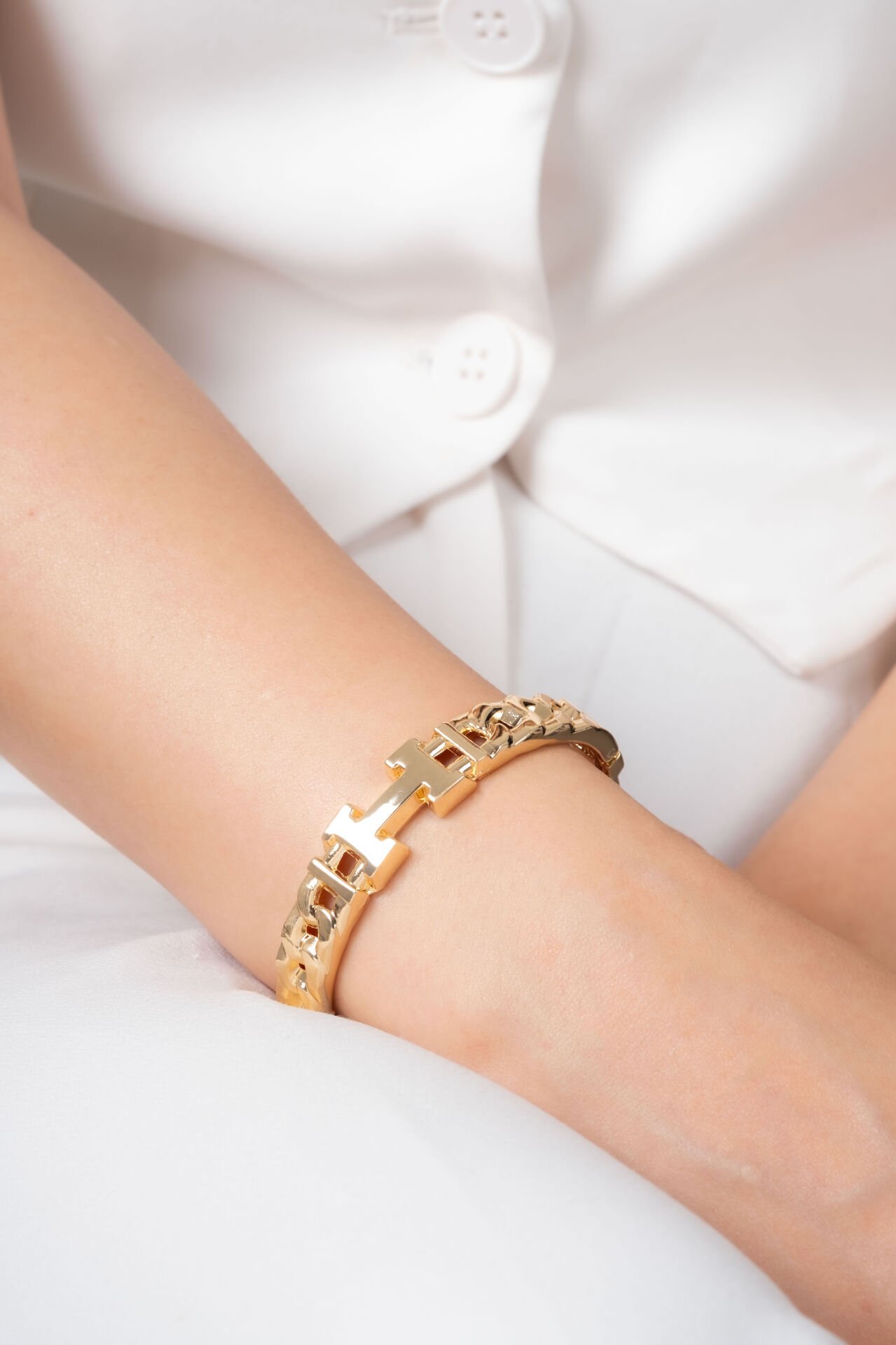 Altın Renk H Harf Detaylı Zincir Form VİP Bileklik